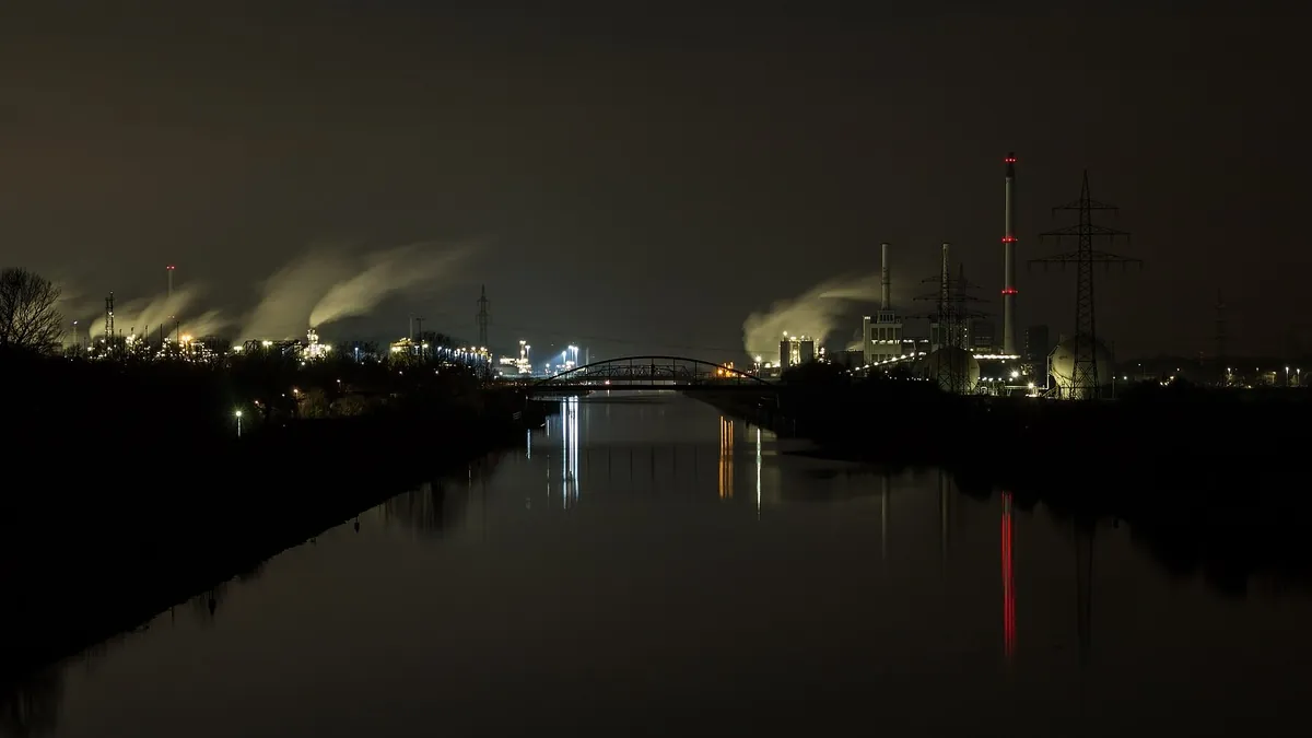 Large chemical park at night, an industrial cluster where shared hydrogen infrastructure is planned